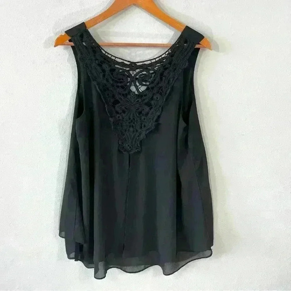 Bobeau black swing layered top with cross cross detail on front - Picture 3 of 4